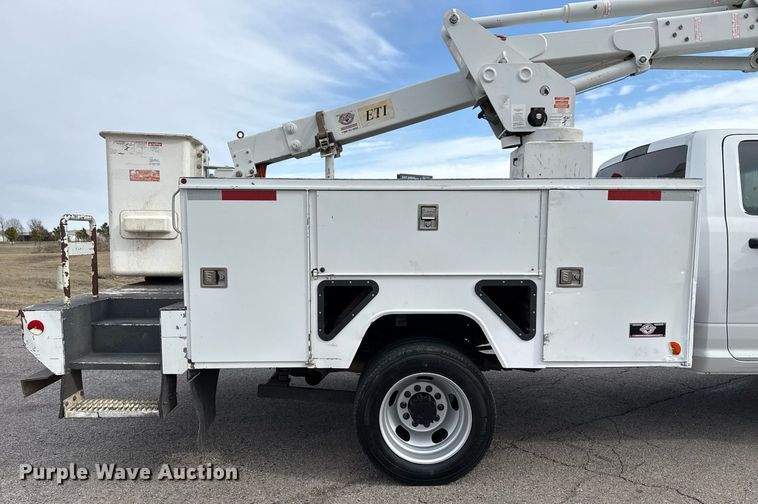 image for item DM5592 2014 Dodge Ram 5500 bucket truck