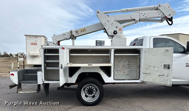 image for item DM5592 2014 Dodge Ram 5500 bucket truck