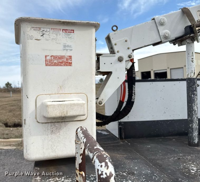 image for item DM5592 2014 Dodge Ram 5500 bucket truck