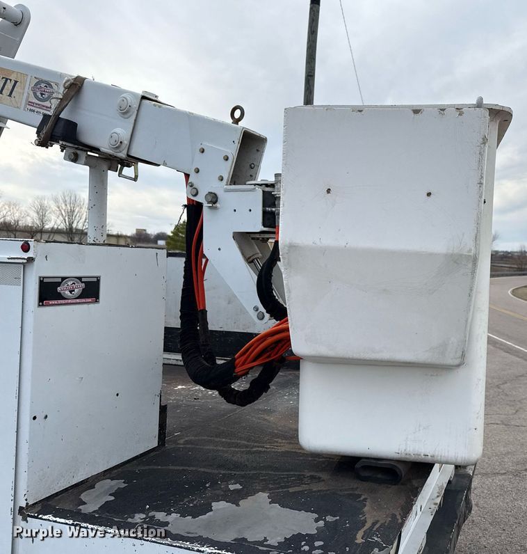 image for item DM5592 2014 Dodge Ram 5500 bucket truck