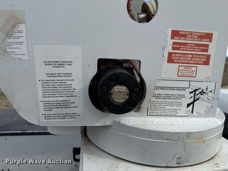 image for item DM5592 2014 Dodge Ram 5500 bucket truck