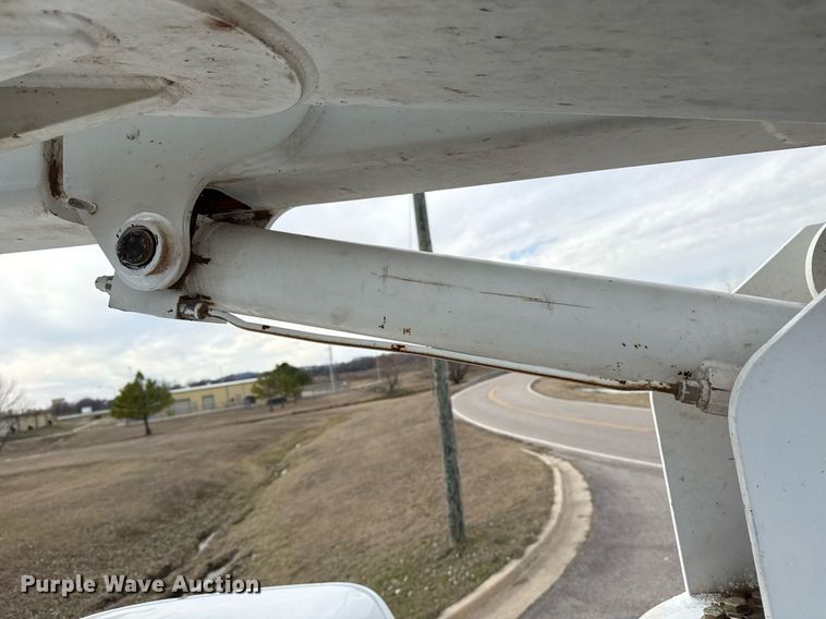 image for item DM5592 2014 Dodge Ram 5500 bucket truck