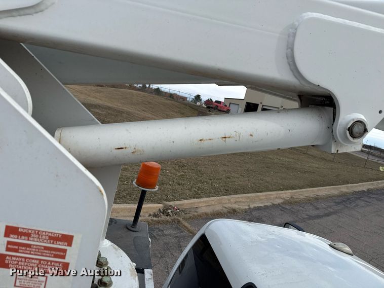 image for item DM5592 2014 Dodge Ram 5500 bucket truck