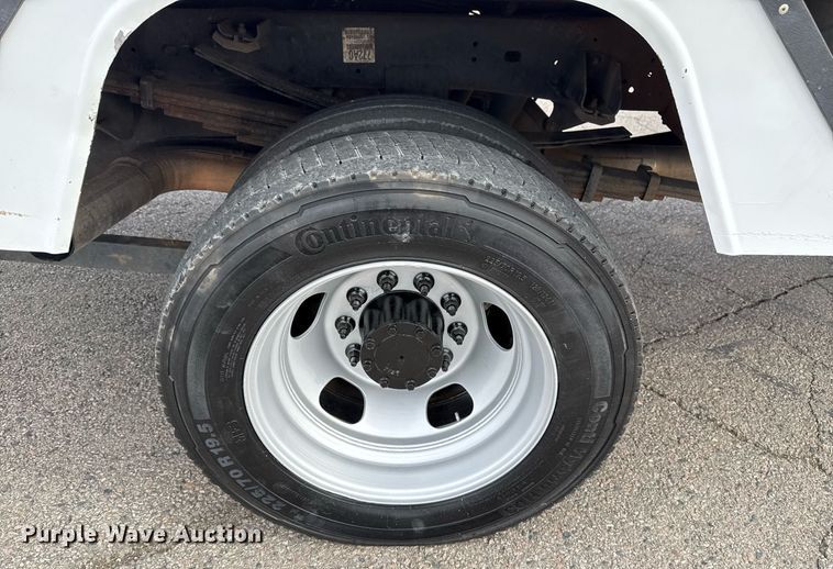 image for item DM5592 2014 Dodge Ram 5500 bucket truck