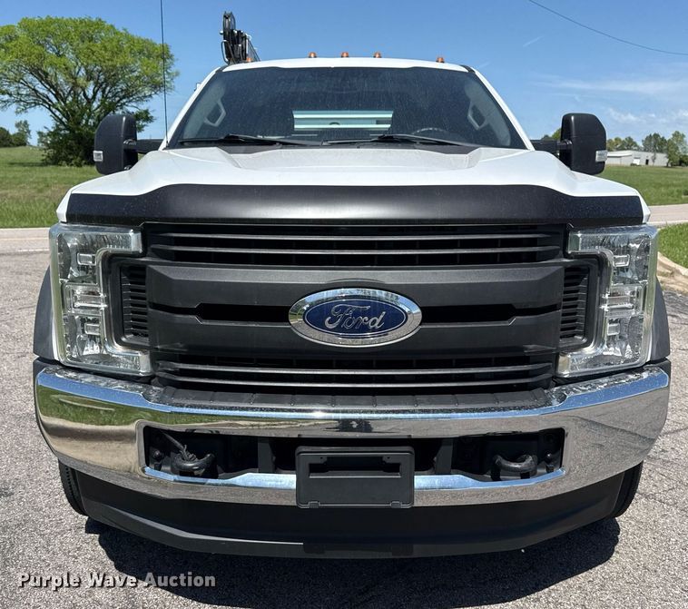 image for item DM5721 2019 Ford F550 Super Duty Crew Cab utility / service truck