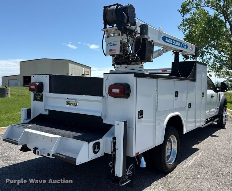 image for item DM5721 2019 Ford F550 Super Duty Crew Cab utility / service truck