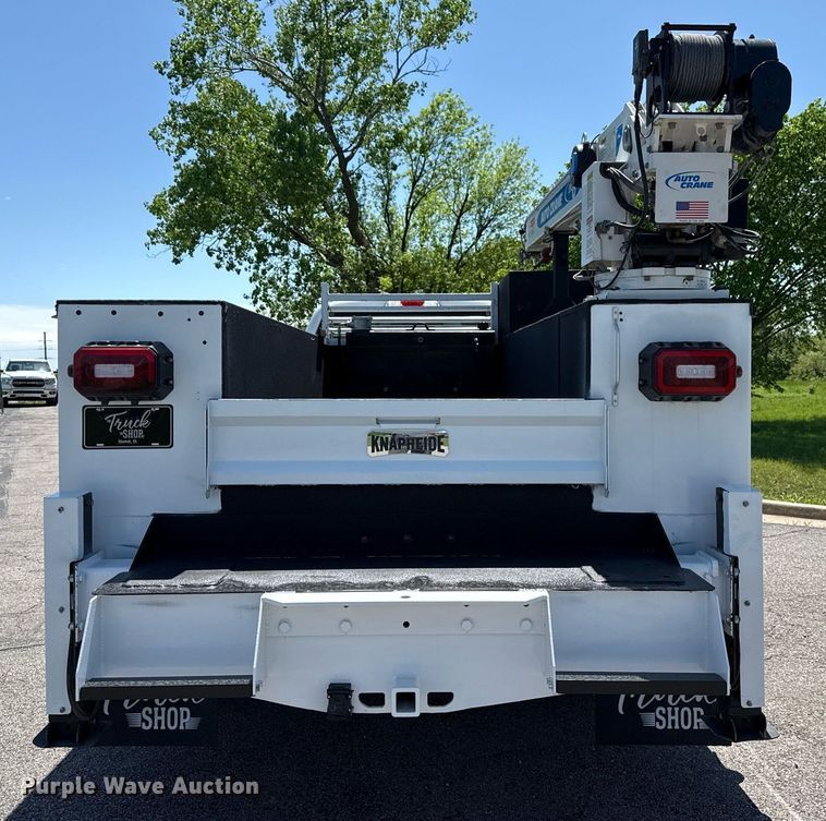 image for item DM5721 2019 Ford F550 Super Duty Crew Cab utility / service truck