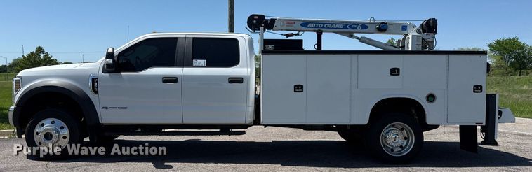 image for item DM5721 2019 Ford F550 Super Duty Crew Cab utility / service truck