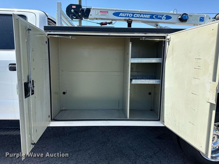 image for item DM5721 2019 Ford F550 Super Duty Crew Cab utility / service truck