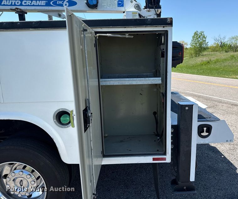 image for item DM5721 2019 Ford F550 Super Duty Crew Cab utility / service truck