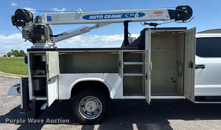 image for item DM5721 2019 Ford F550 Super Duty Crew Cab utility / service truck