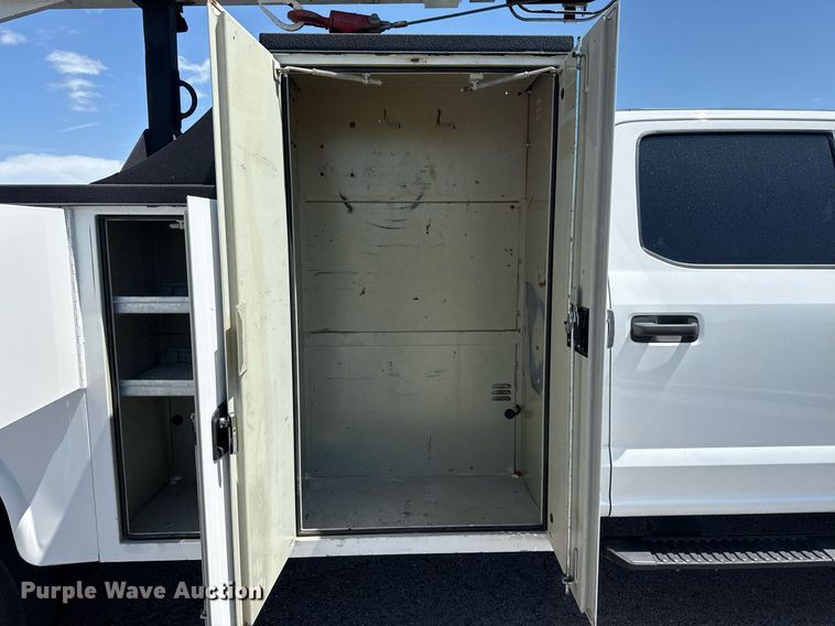 image for item DM5721 2019 Ford F550 Super Duty Crew Cab utility / service truck