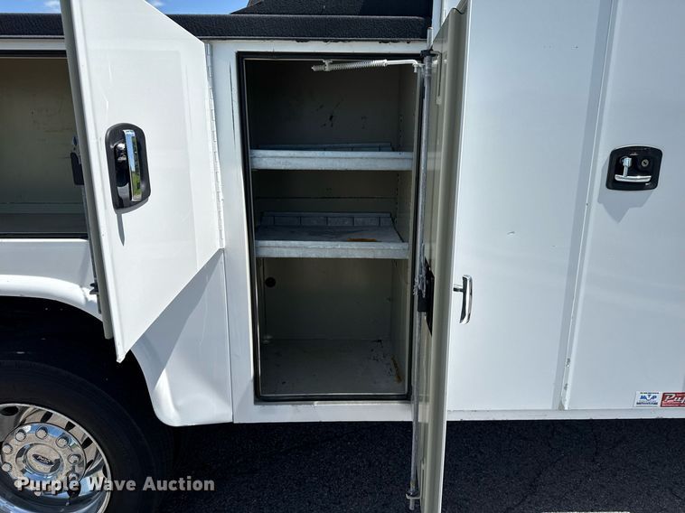 image for item DM5721 2019 Ford F550 Super Duty Crew Cab utility / service truck