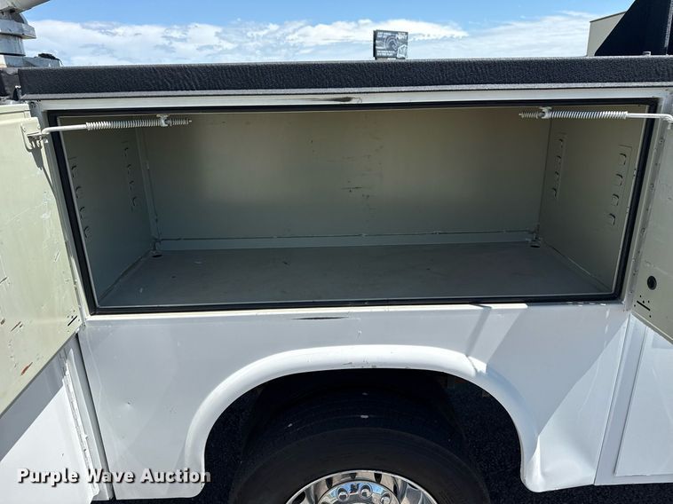 image for item DM5721 2019 Ford F550 Super Duty Crew Cab utility / service truck