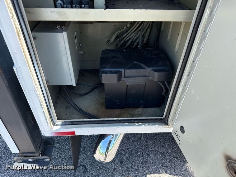 image for item DM5721 2019 Ford F550 Super Duty Crew Cab utility / service truck