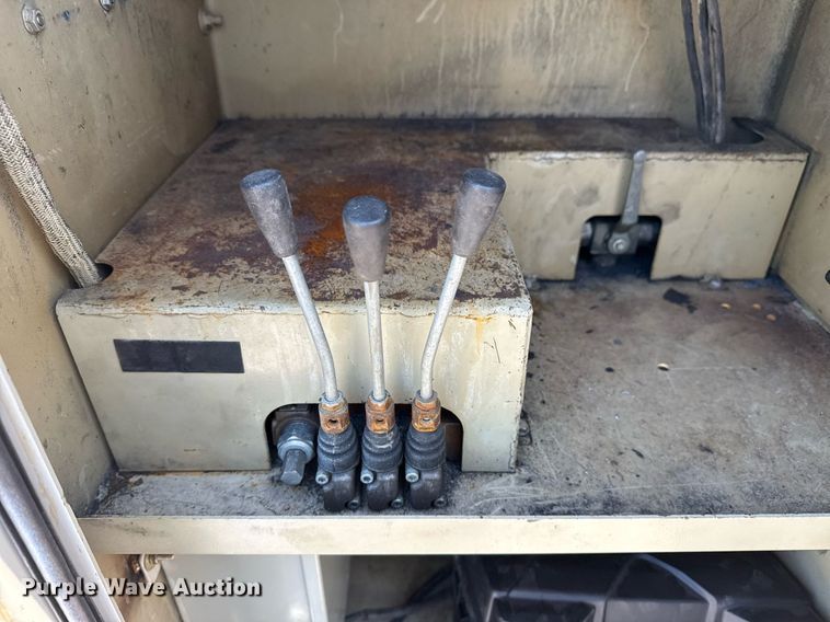 image for item DM5721 2019 Ford F550 Super Duty Crew Cab utility / service truck