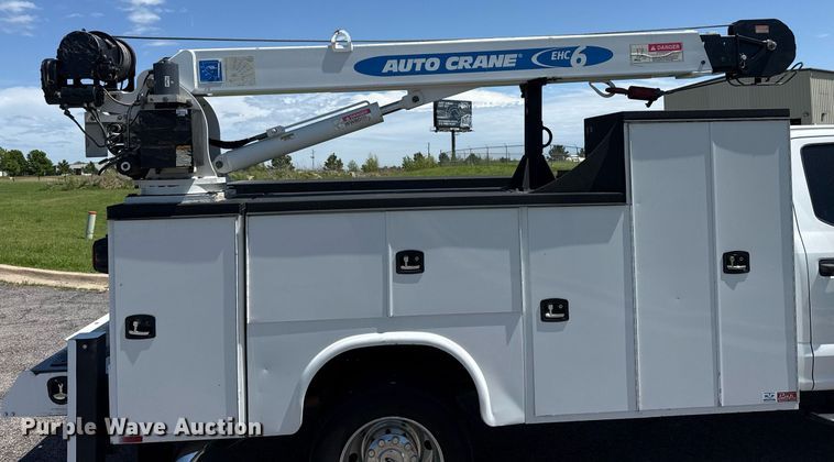 image for item DM5721 2019 Ford F550 Super Duty Crew Cab utility / service truck