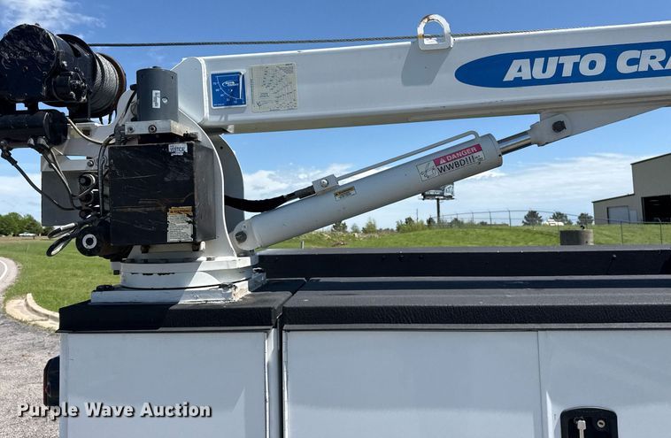 image for item DM5721 2019 Ford F550 Super Duty Crew Cab utility / service truck