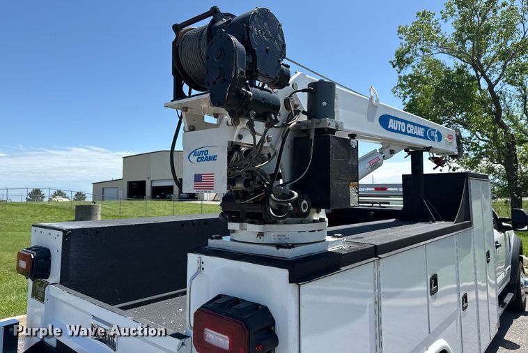 image for item DM5721 2019 Ford F550 Super Duty Crew Cab utility / service truck