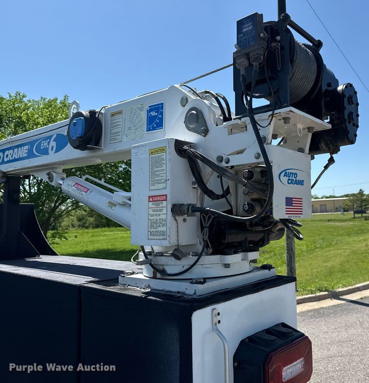 image for item DM5721 2019 Ford F550 Super Duty Crew Cab utility / service truck