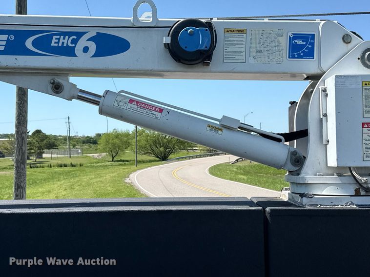 image for item DM5721 2019 Ford F550 Super Duty Crew Cab utility / service truck