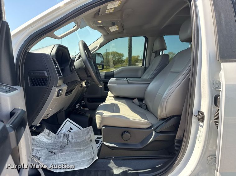 image for item DM5721 2019 Ford F550 Super Duty Crew Cab utility / service truck