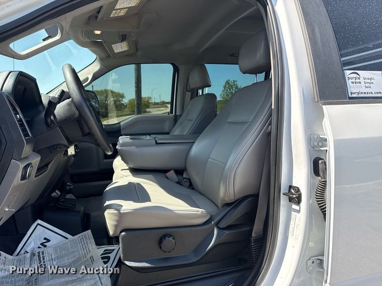 image for item DM5721 2019 Ford F550 Super Duty Crew Cab utility / service truck