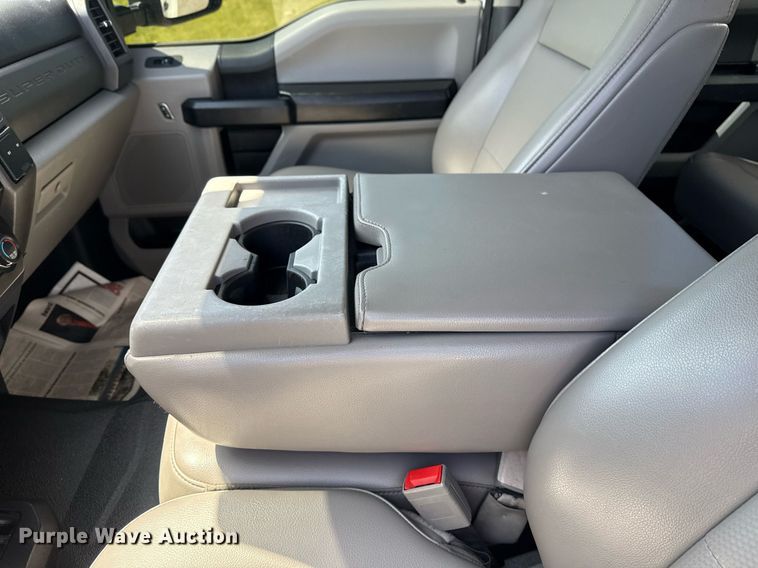 image for item DM5721 2019 Ford F550 Super Duty Crew Cab utility / service truck