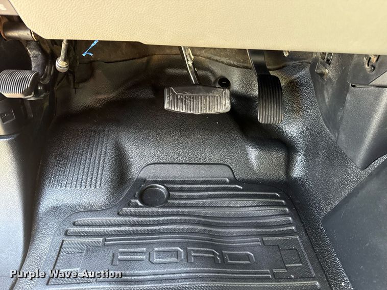 image for item DM5721 2019 Ford F550 Super Duty Crew Cab utility / service truck