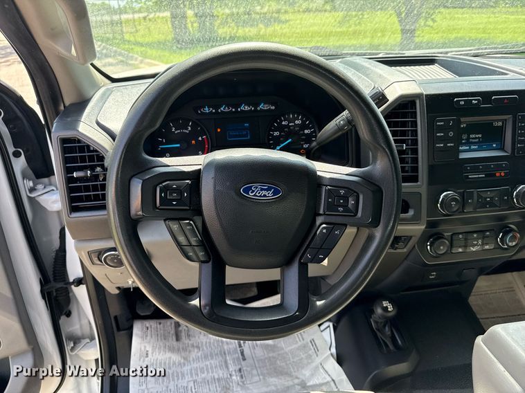 image for item DM5721 2019 Ford F550 Super Duty Crew Cab utility / service truck