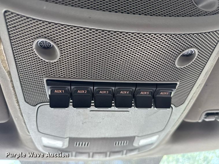 image for item DM5721 2019 Ford F550 Super Duty Crew Cab utility / service truck