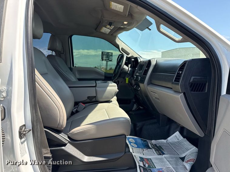 image for item DM5721 2019 Ford F550 Super Duty Crew Cab utility / service truck