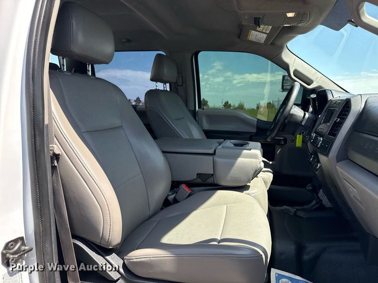 image for item DM5721 2019 Ford F550 Super Duty Crew Cab utility / service truck