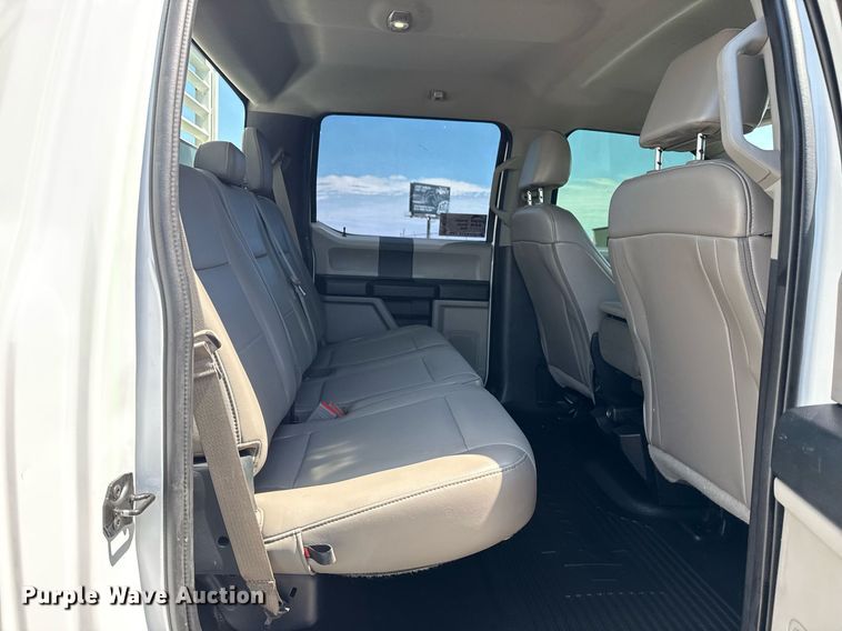 image for item DM5721 2019 Ford F550 Super Duty Crew Cab utility / service truck