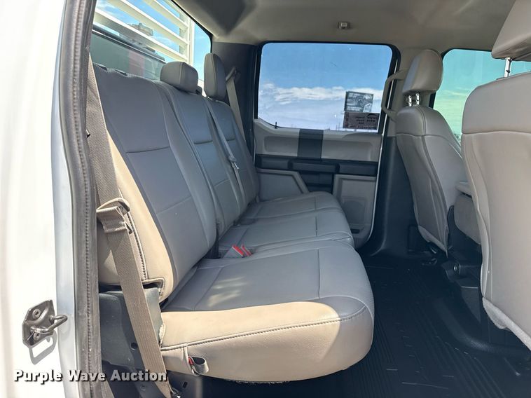 image for item DM5721 2019 Ford F550 Super Duty Crew Cab utility / service truck