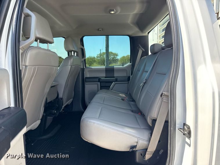 image for item DM5721 2019 Ford F550 Super Duty Crew Cab utility / service truck