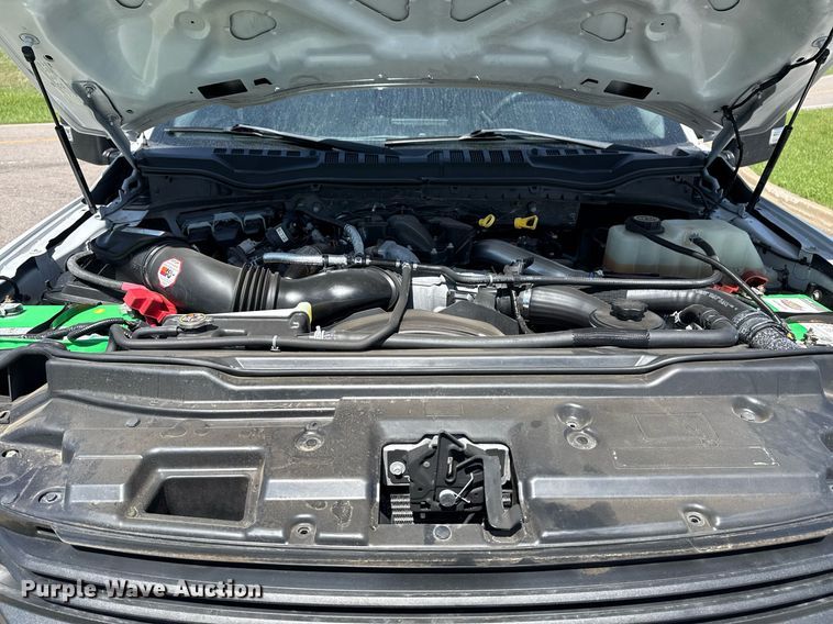 image for item DM5721 2019 Ford F550 Super Duty Crew Cab utility / service truck