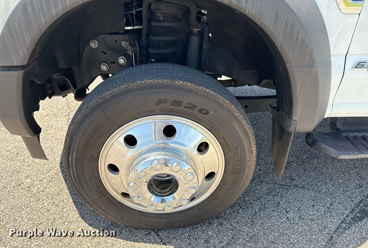 image for item DM5721 2019 Ford F550 Super Duty Crew Cab utility / service truck