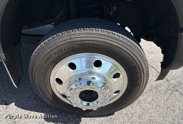 image for item DM5721 2019 Ford F550 Super Duty Crew Cab utility / service truck