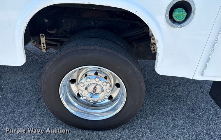image for item DM5721 2019 Ford F550 Super Duty Crew Cab utility / service truck