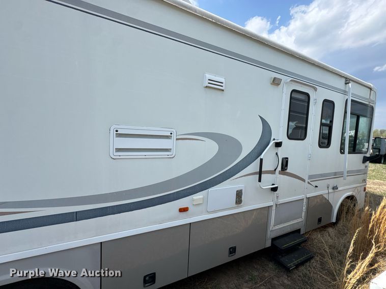 image for item DO0735 2004 Sightseer  Winnebago P32 RV