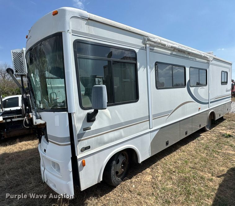 image for item DO0735 2004 Sightseer  Winnebago P32 RV