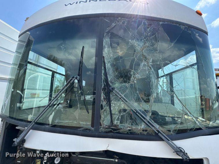 image for item DO0735 2004 Sightseer  Winnebago P32 RV