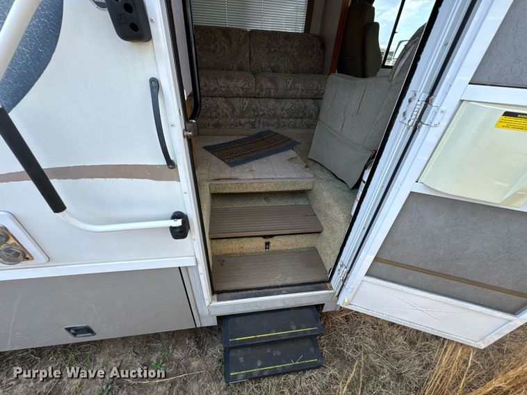 image for item DO0735 2004 Sightseer  Winnebago P32 RV