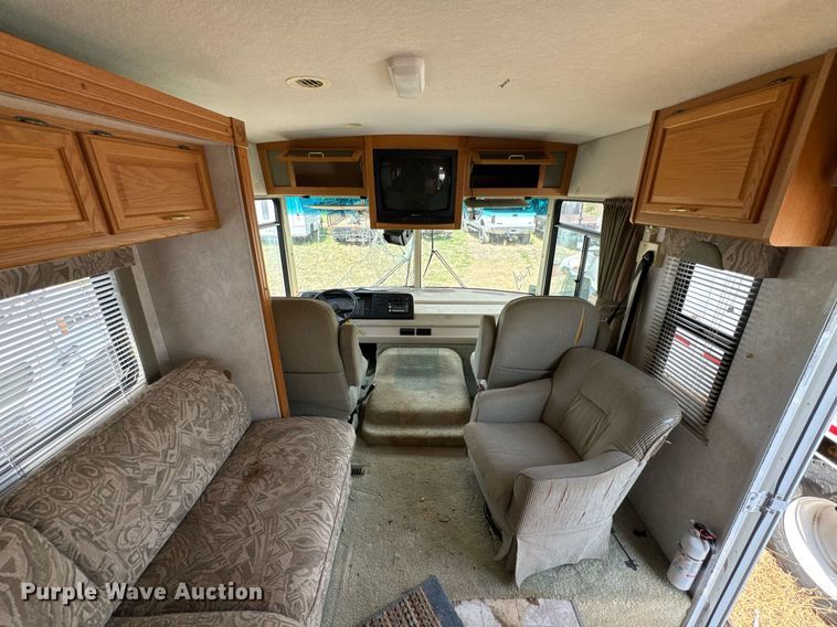 image for item DO0735 2004 Sightseer  Winnebago P32 RV
