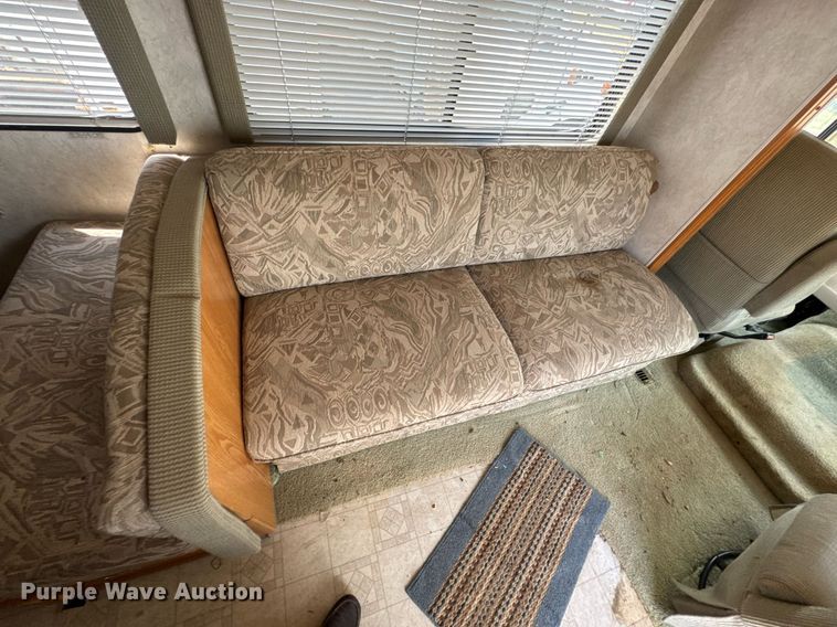 image for item DO0735 2004 Sightseer  Winnebago P32 RV