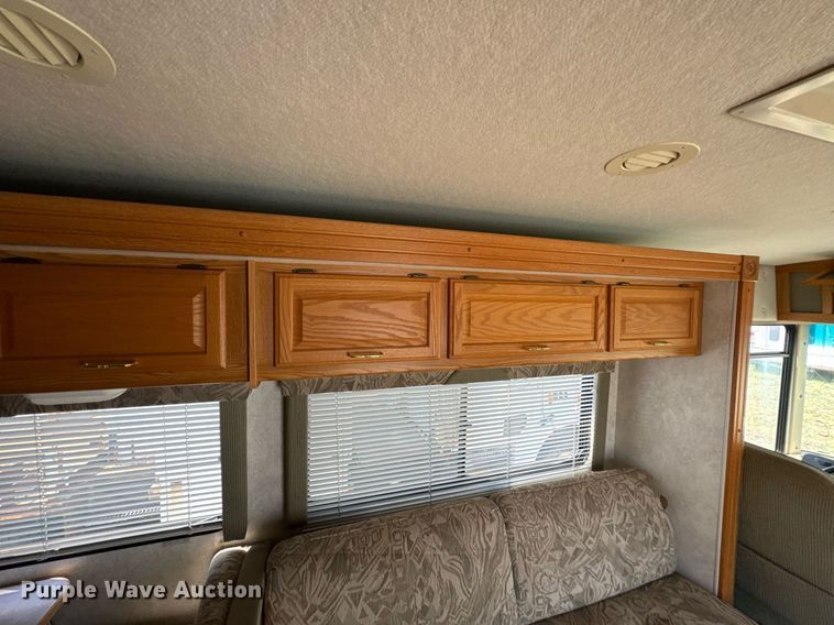 image for item DO0735 2004 Sightseer  Winnebago P32 RV
