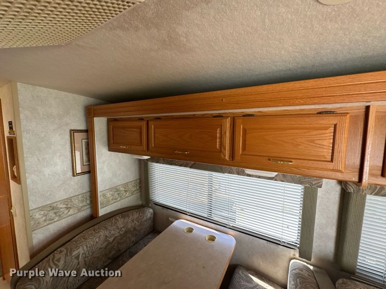 image for item DO0735 2004 Sightseer  Winnebago P32 RV