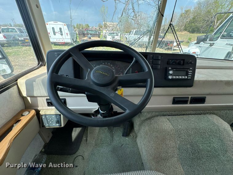 image for item DO0735 2004 Sightseer  Winnebago P32 RV