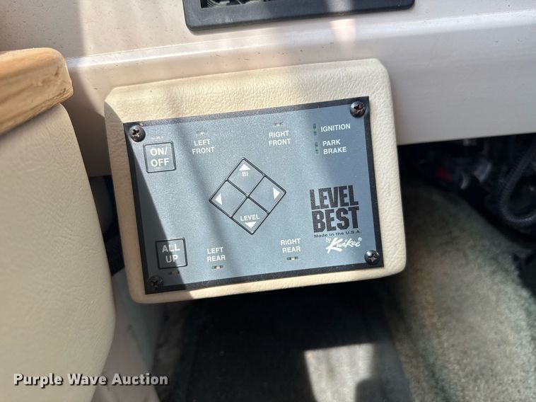 image for item DO0735 2004 Sightseer  Winnebago P32 RV